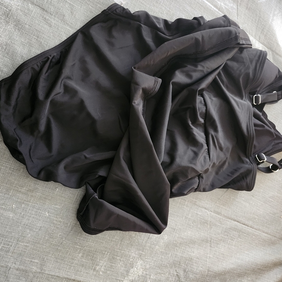 Lands' End modest black swimsuit one piece with skirt and shelf bra size‎ small - Picture 9 of 12